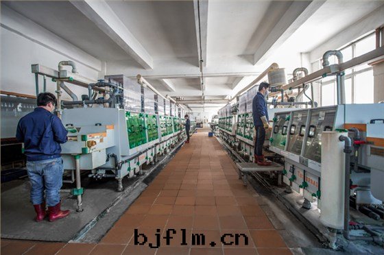 鑫海(hǎi)森(sēn)蝕刻(kè)生(shēng)産線(xiàn)