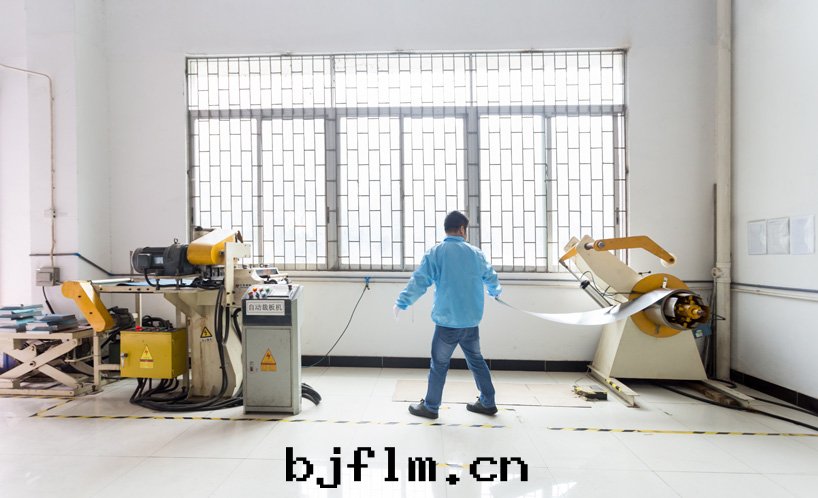 不(bù)锈鋼(gāng)裁剪作業图(tú)