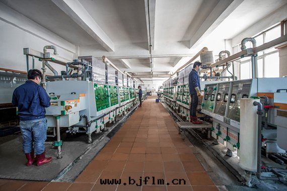 鑫海(hǎi)森(sēn)蝕刻(kè)加工生(shēng)産線(xiàn)